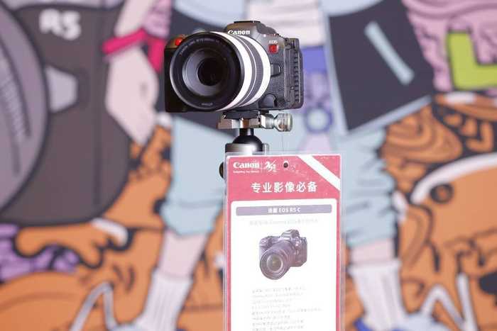 图7 EOS R5 C全画幅8K Cinema EOS电影摄影机