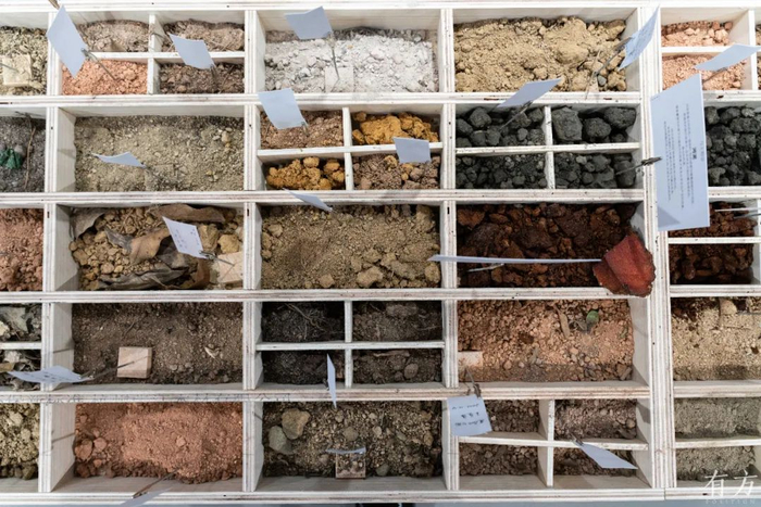 △ 《土壤宇宙观：与土相会》，参展人：王澍、陆文宇（业余建筑工作室）  摄影：有方