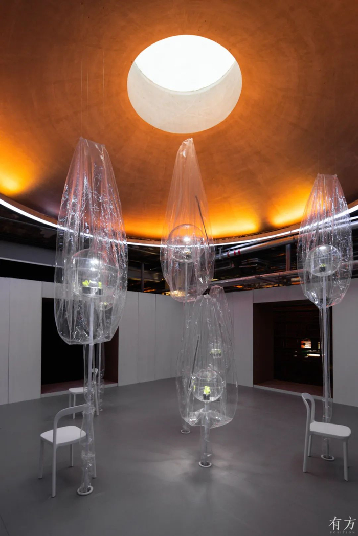 △ 《植物宇宙观：可食用城市》（搭建中），参展人：张斌（致正建筑工作室）  摄影：有方 
