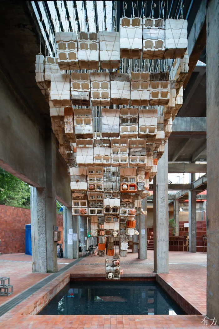 △ 《反方向的构筑》，参展人：陆轶辰（纽约Link-Arc建筑事务所）  摄影：有方