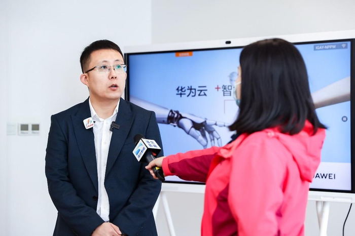 　　▲华为云湖北省总经理张斌媒体分享