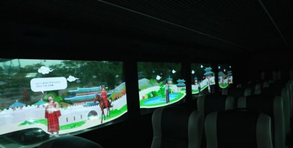 　　韩国水原市XR巴士内的透明OLED车窗