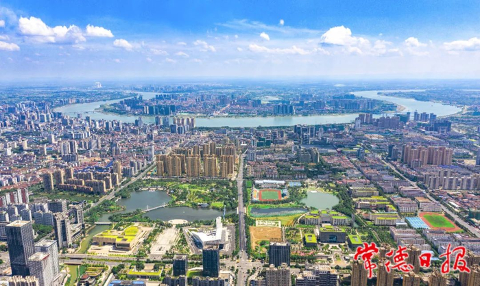 鸟瞰常德市城区。