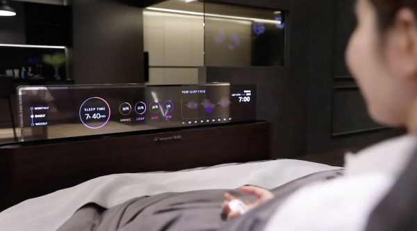 　　卧室内的透明OLED升降机