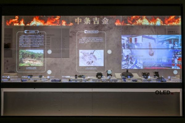 　　国家博物馆中条吉金展透明OLED幕墙