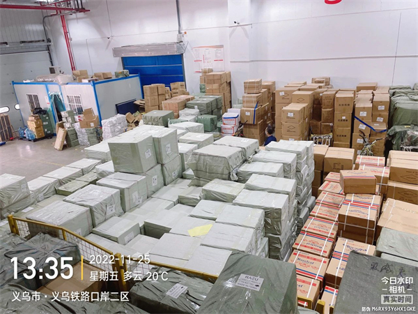 　　图：米盛贸易公司仓库正准备送出的一批货