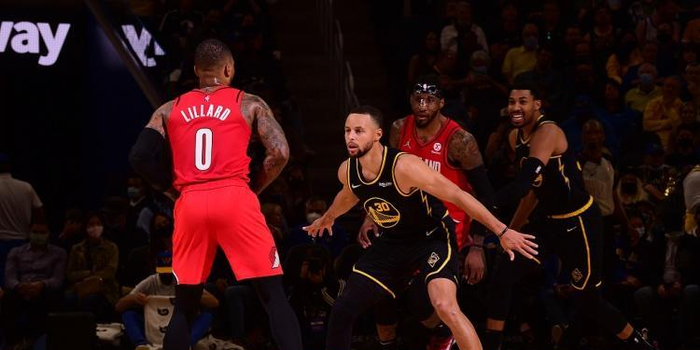 利拉德关键三分锁定胜局