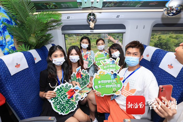 达人打卡“开往乡野的列车”。拍客 郭懿飞 摄