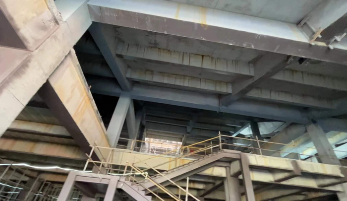 山体内部的PEC结构