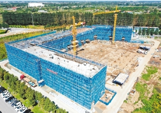  辽阳市河东新城九年一贯制学校项目进展顺利。 王　　镛　　摄