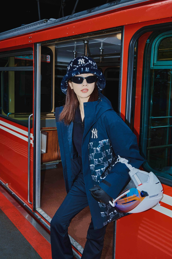 　　MLB品牌雪季限定系列MONOGRAM老花滑雪服