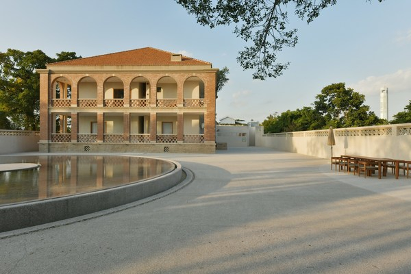 　　七尚榕舍卷宗书店入口处景观