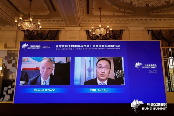 　　刘珺与Michael SPENCE展开国际对话