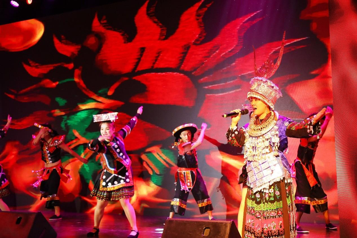 　　苗族《反排木鼓舞》