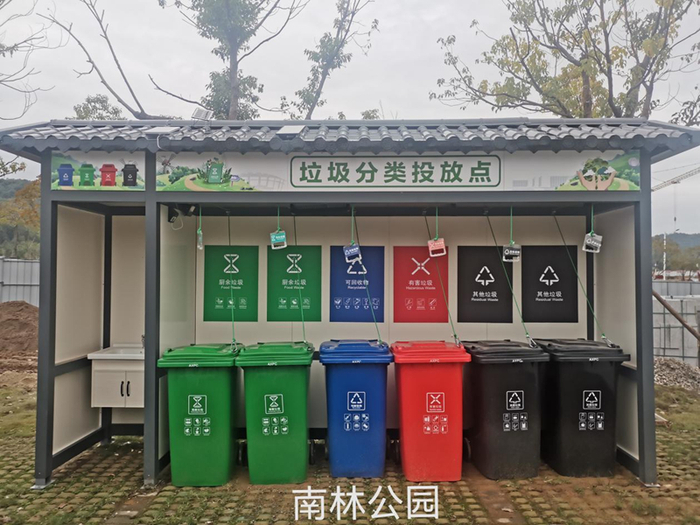 南林公园优化撤并后建立的垃圾分类亭 南平市委文明办供图