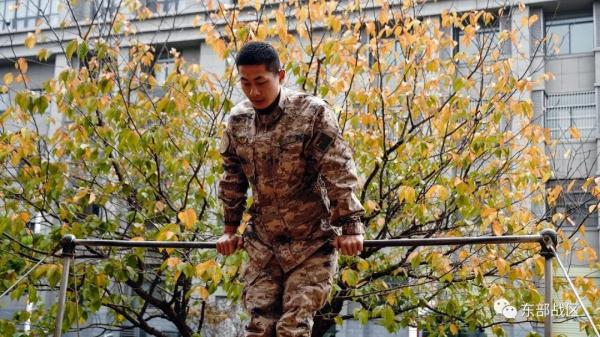 ▲周雄伟在训练。