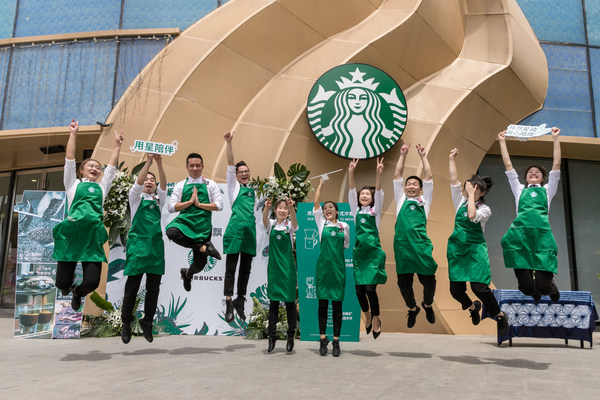 　　星巴克致力于照顾好伙伴和他们的家人，助力伙伴实现职业抱负