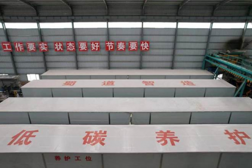 　　沿江高速绿色储能恒温T梁箱式养护