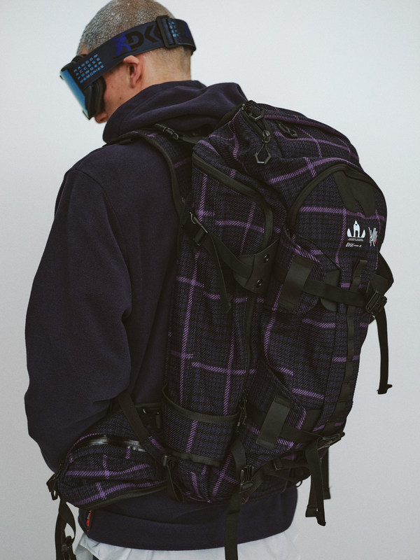 　　图9 DESCENTE X KAZUKI KURAISHI联名系列 双肩背包