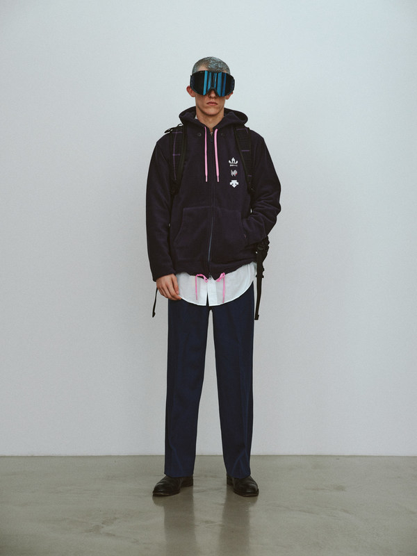 　　图8 DESCENTE X KAZUKI KURAISHI联名系列 连帽卫衣