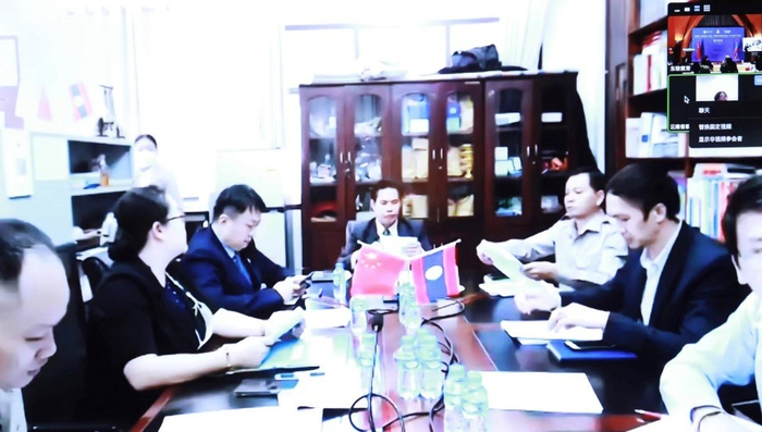 　　老挝苏发努冯大学副校长苏立特致辞