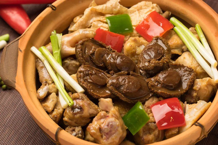 △鲍鱼鸡煲图源：图虫创意