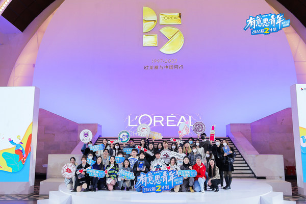 　　获奖个人与高校团队合影