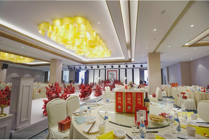 　　婚宴上的国台酒