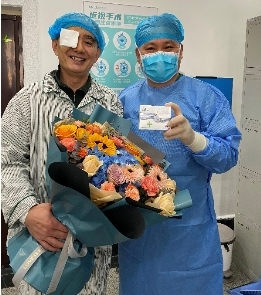 　　术后胡院长与陈院长合影