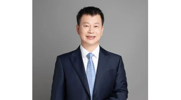 ▲华宝基金党委书记、董事长黄孔威