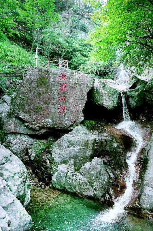 　　江南贡泉水源地安吉龙王山实景