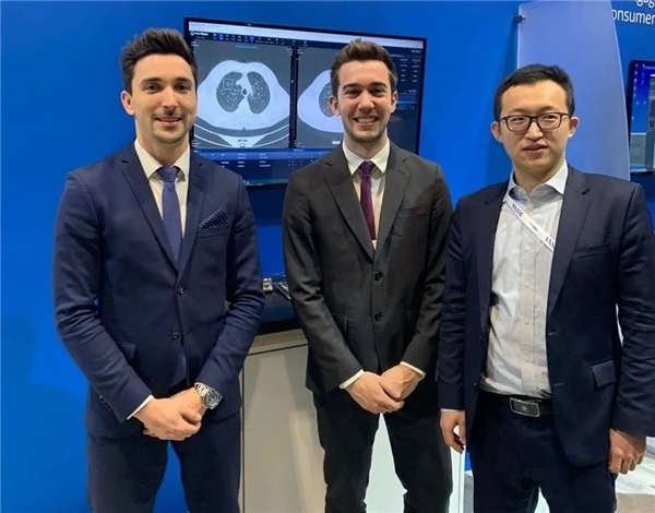 　　推想医疗现场展示多款创新AI解决方案