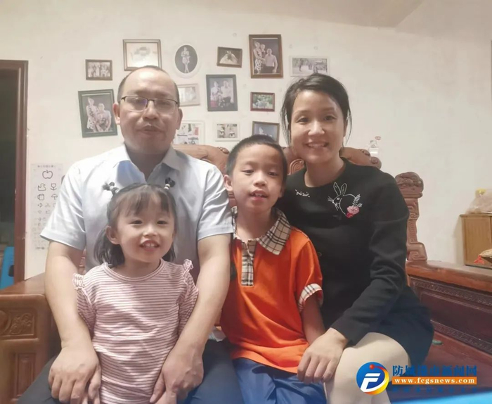 廖小华一家。