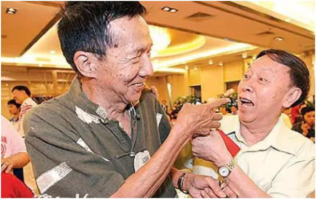 杨达（左）与黄俊英/资料图