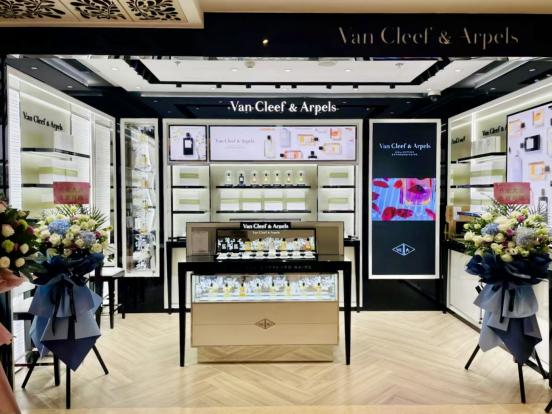 　　梵克雅宝Van Cleef &Arpels上海IFC门店