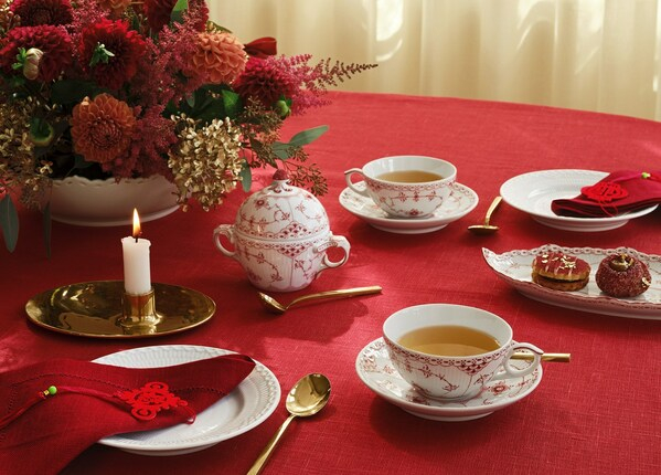 　　皇家哥本哈根中国限定全新宝石红半蕾丝唐草系列