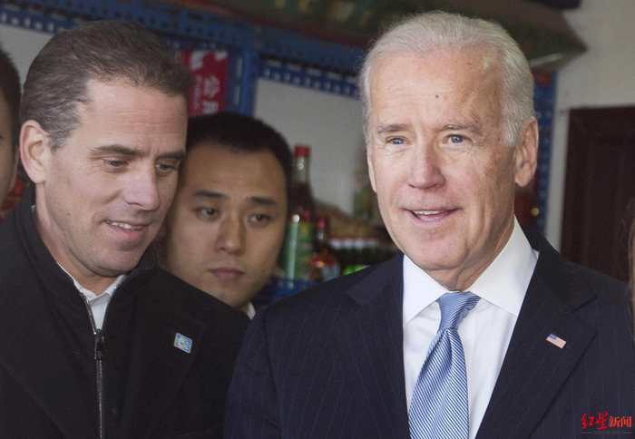 ↑拜登和儿子亨特·拜登（左） 资料图