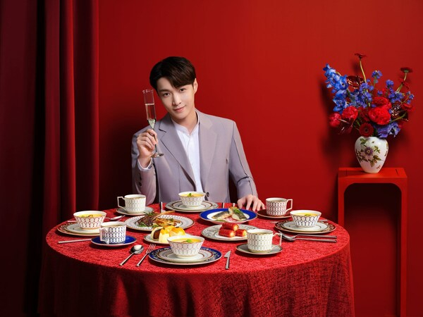 　　WEDGWOOD品牌代言人张艺兴演绎全新金粉年华奢雅灰系列
