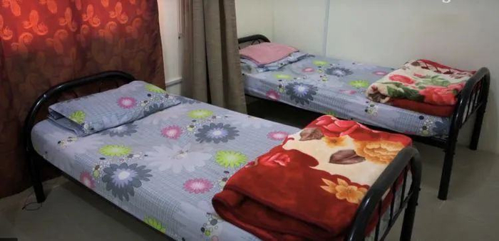 改善后的劳工宿舍。/《卫报》纪录片剧照