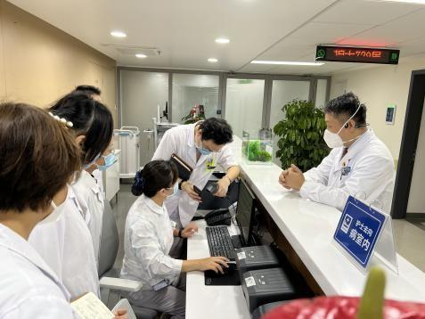 　　IIH上线，逐一科室演示培训