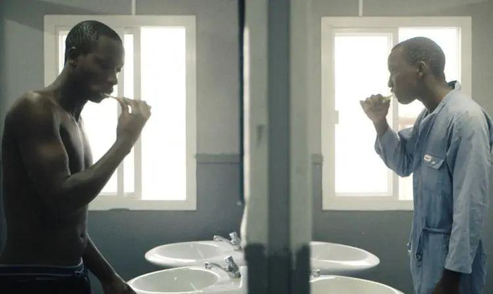 有研究指出，海湾国家的外籍劳工内部有明确的等级划分。/《工人足球杯》剧照