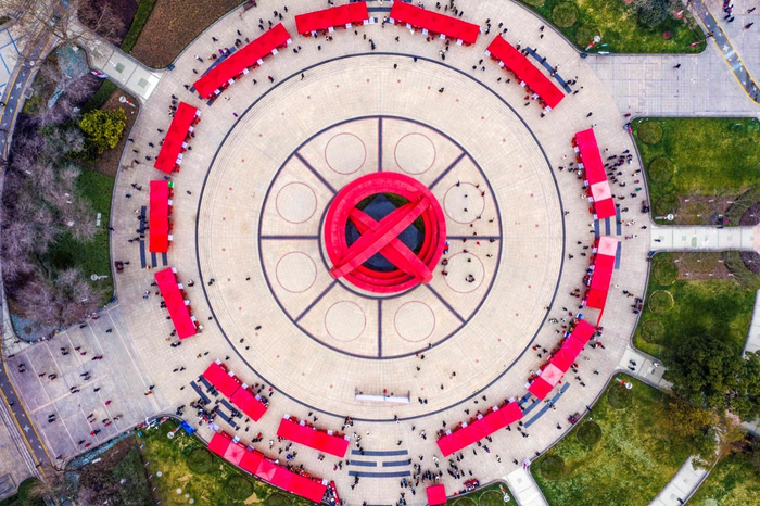 瑶海区举办春风行动大型招聘会