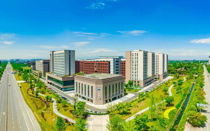 成都医学城三医创新中心 张志强摄