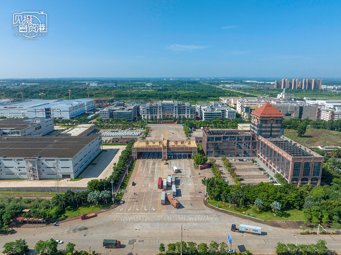 　　6月1日，俯瞰位于澄迈县老城经济开发区的海口综合保税区。海南日报记者 李天平 摄