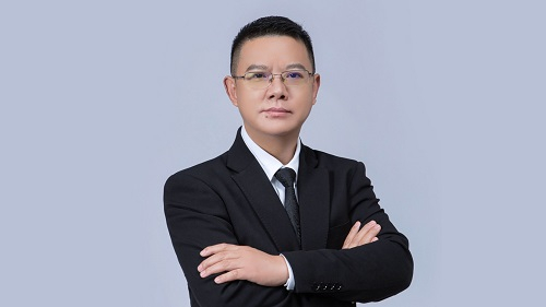 　　水调歌头艺术酱酒、游泳酒创始人朱长江