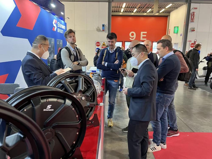 新伟电机作为参展商，参与了11月举行的EICMA意大利米兰国际摩托车展。 受访者供图