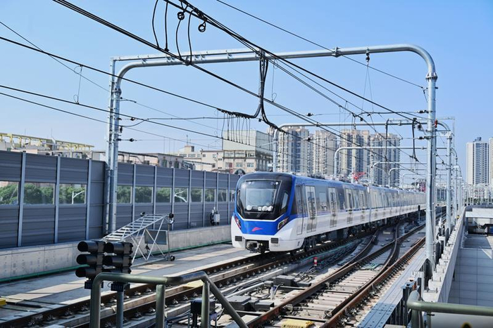 佛山地铁3号线首通段今日开通