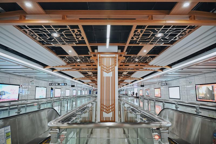 颜值颇高的大良钟楼站