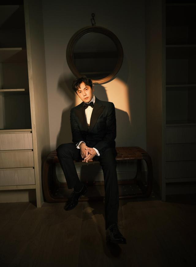 这两年很少拍电影的秦昊说，很期待未来能遇到让他义无反顾的剧本。  受访者供图 