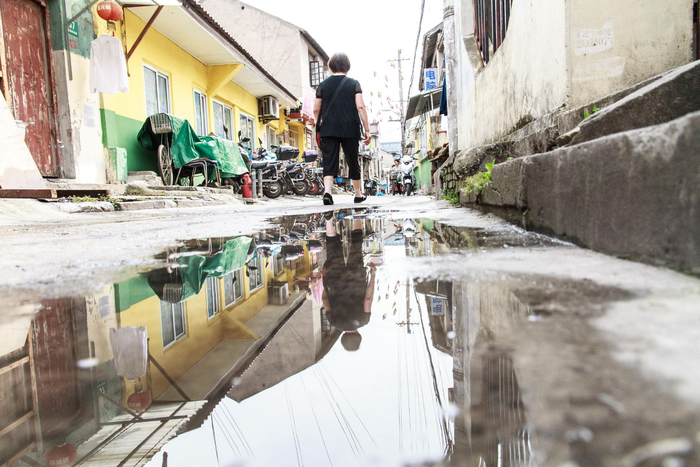 杨行老集镇的出租率很高，自建房墙壁上不时贴着招租小广告，低廉的价格吸引了不少外来务工人员